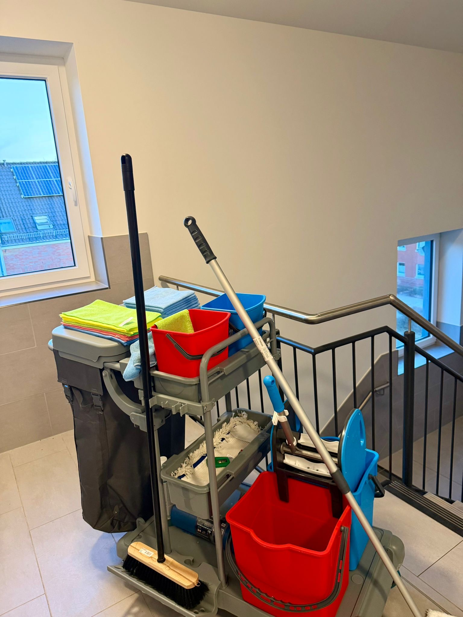 LÜNECLEAN Gebäudedienste - Professionelle Gebäudereinigung und Hausmeisterservice