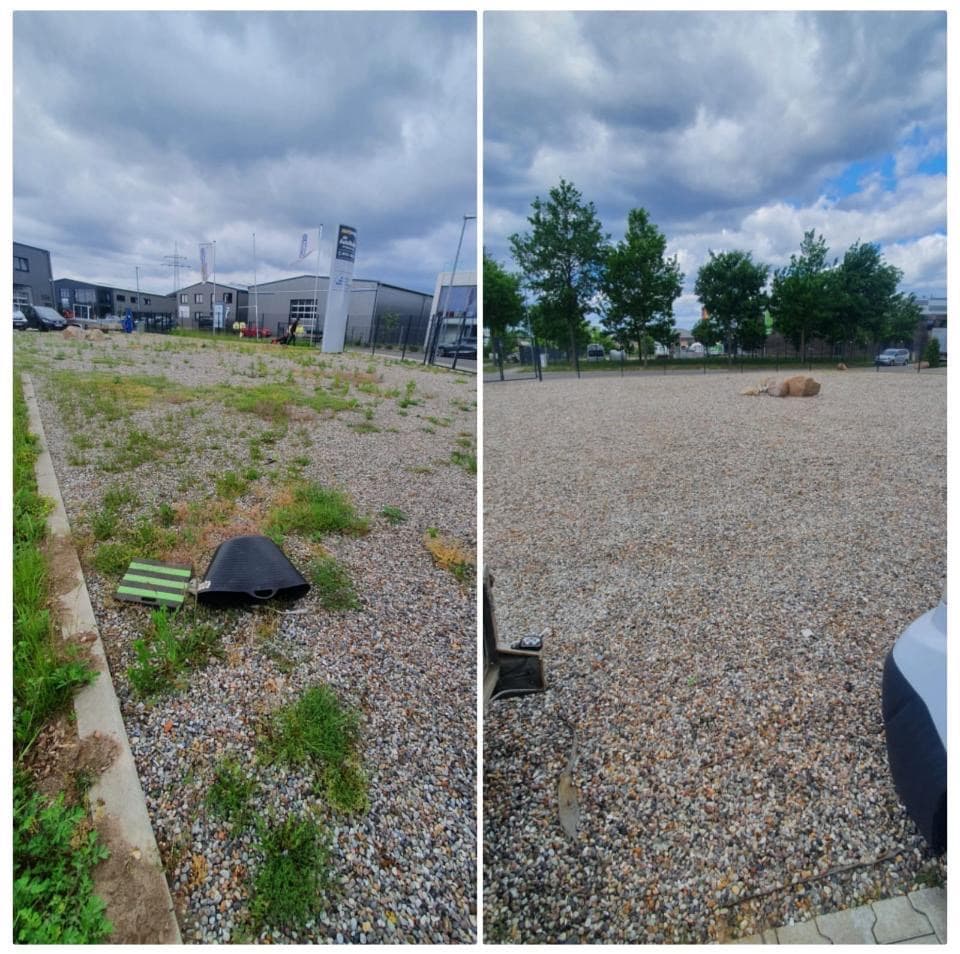 Kiesparkplatz von Unkraut befreit